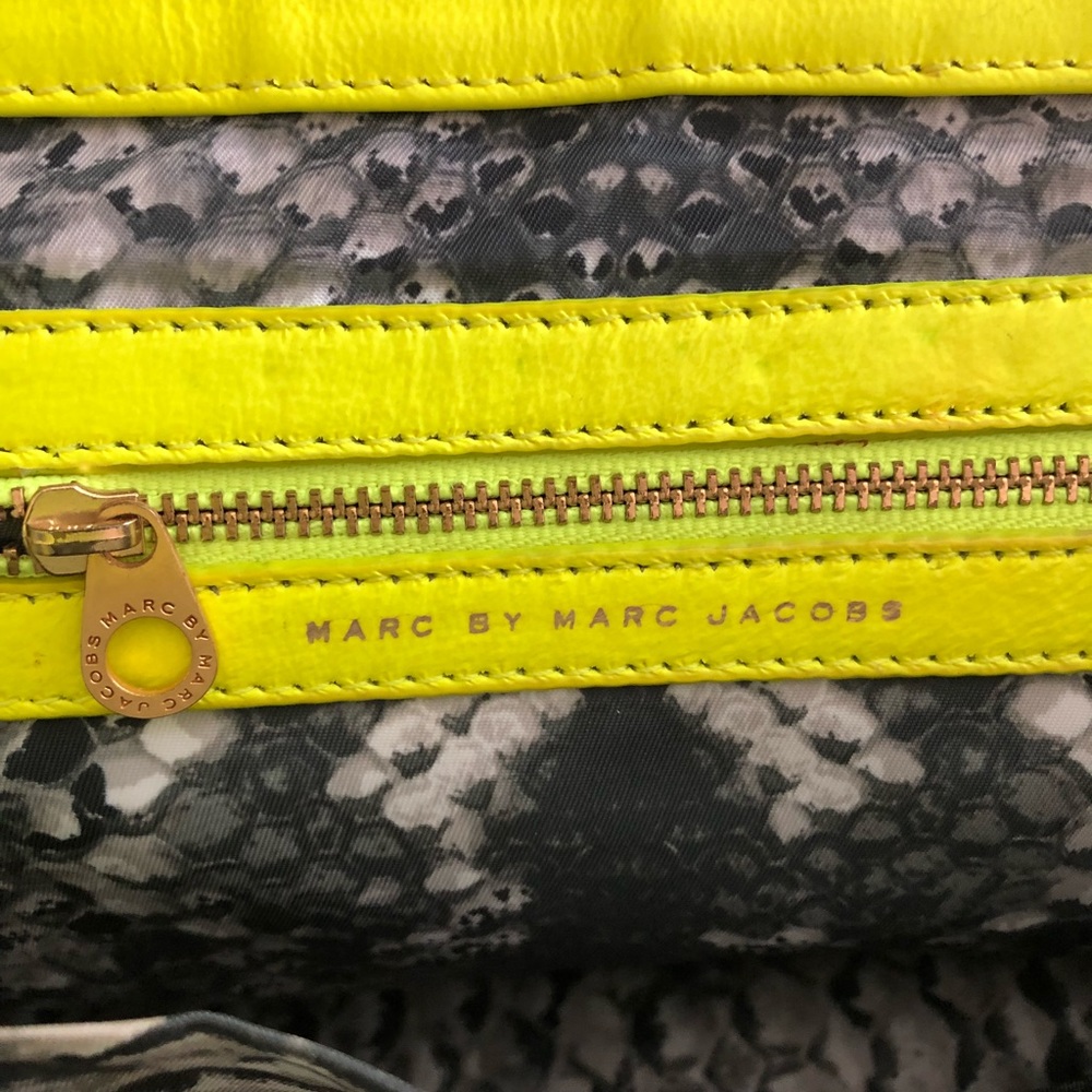 Marc by Marc Jacobs Handsbag - Picture 6 of 6